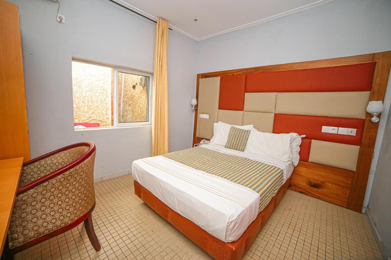 Fini Hotel Bobende Лімбе Екстер'єр фото