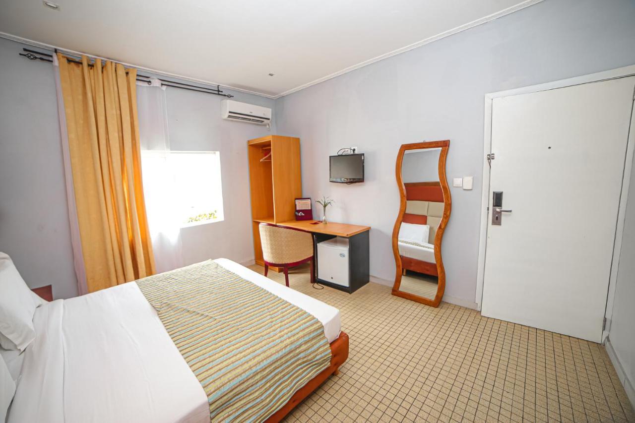 Fini Hotel Bobende Лімбе Екстер'єр фото