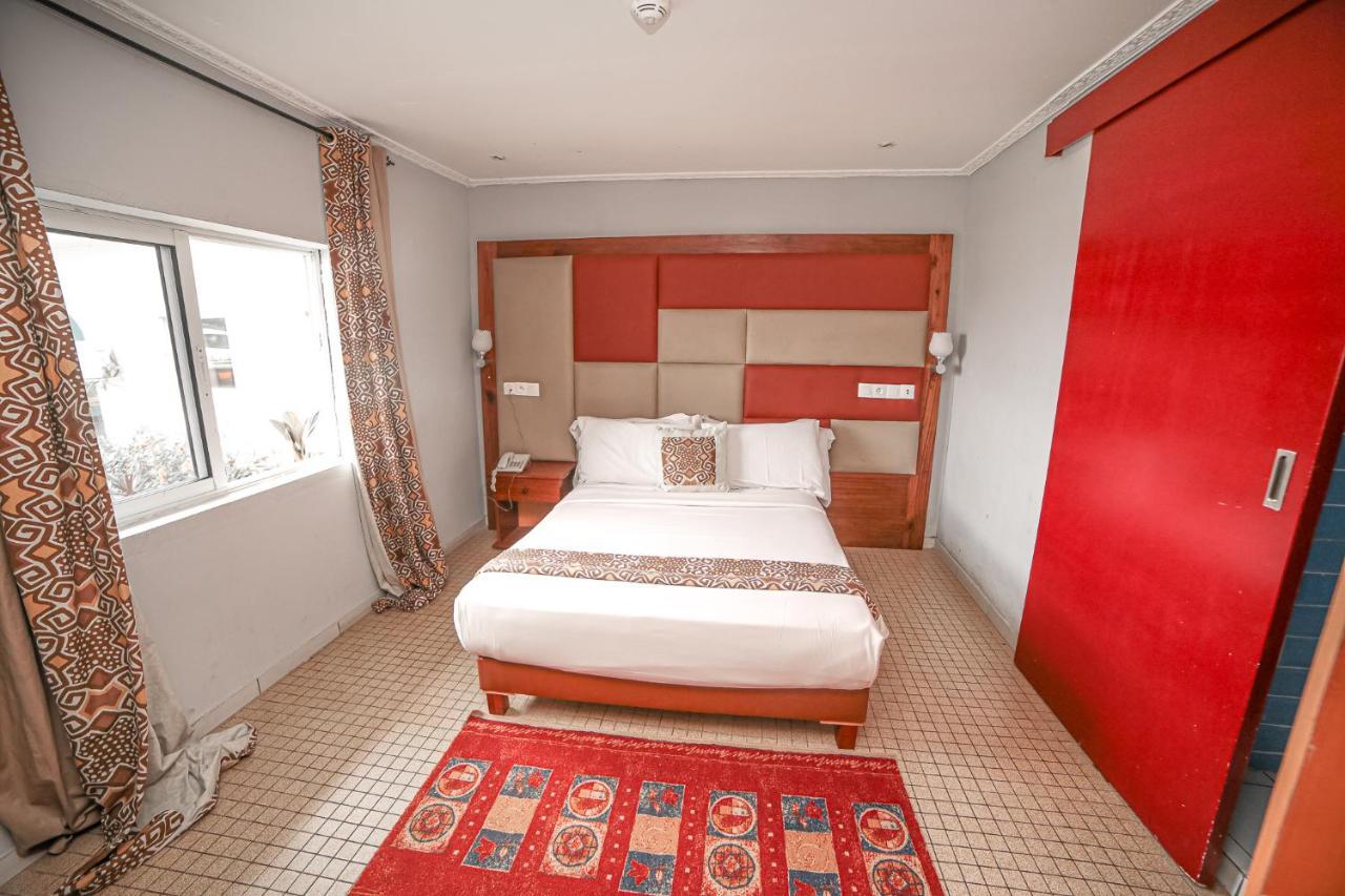 Fini Hotel Bobende Лімбе Екстер'єр фото
