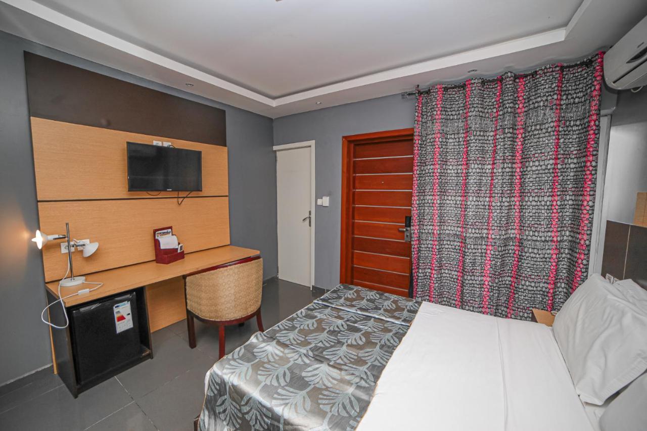 Fini Hotel Bobende Лімбе Екстер'єр фото