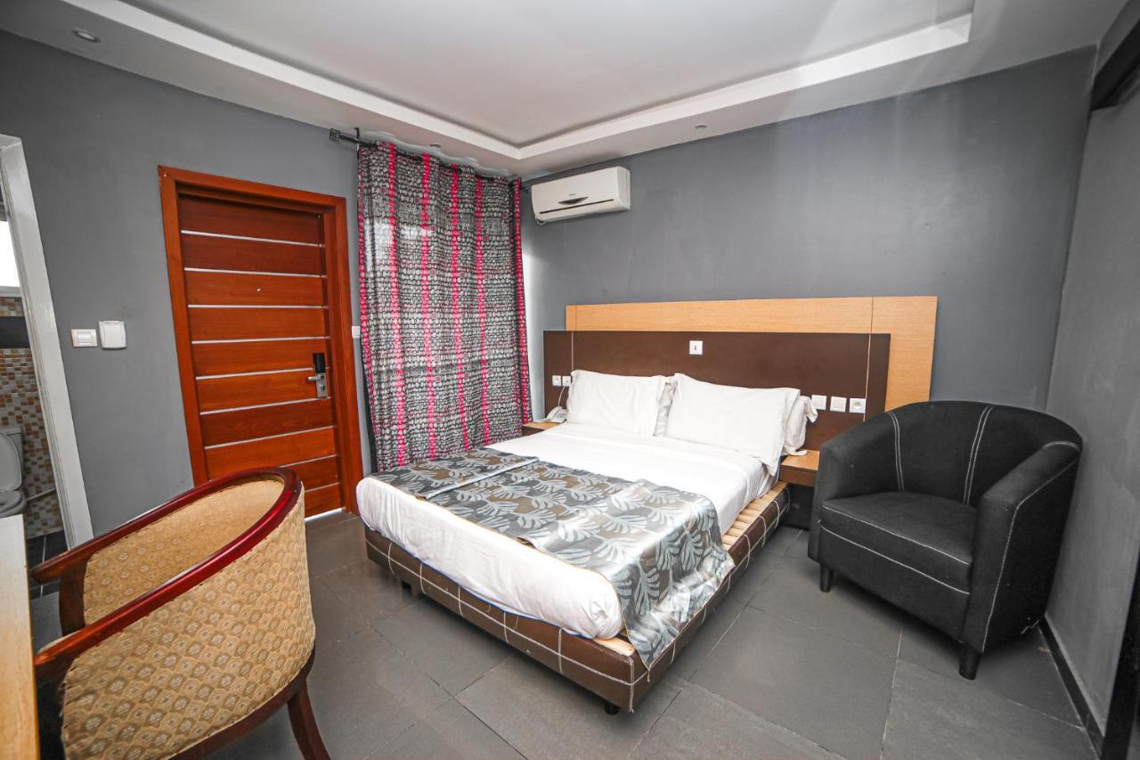 Fini Hotel Bobende Лімбе Екстер'єр фото