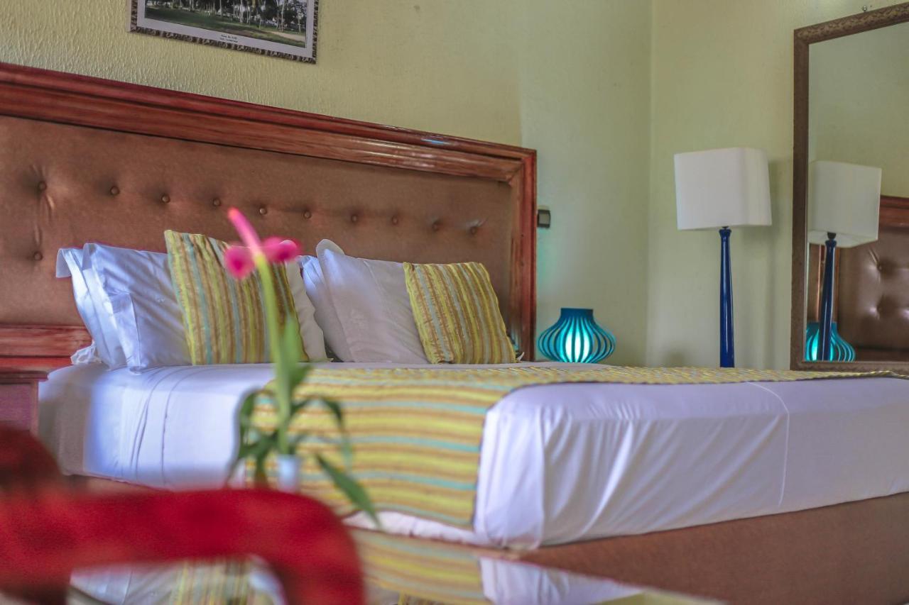 Fini Hotel Bobende Лімбе Екстер'єр фото