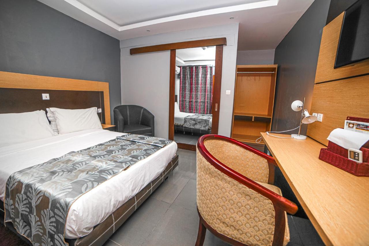 Fini Hotel Bobende Лімбе Екстер'єр фото
