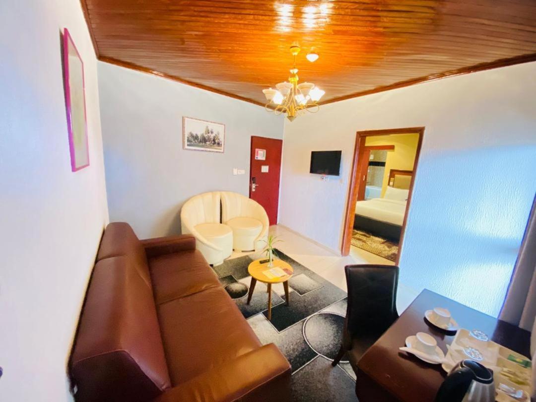 Fini Hotel Bobende Лімбе Екстер'єр фото