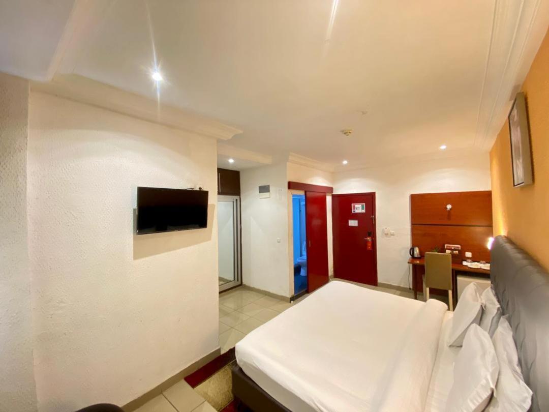 Fini Hotel Bobende Лімбе Екстер'єр фото