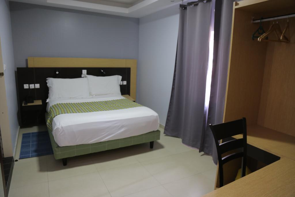 Fini Hotel Bobende Лімбе Екстер'єр фото