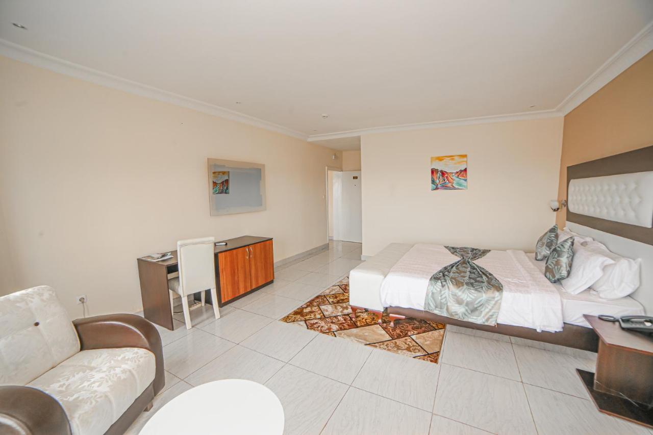 Fini Hotel Bobende Лімбе Екстер'єр фото